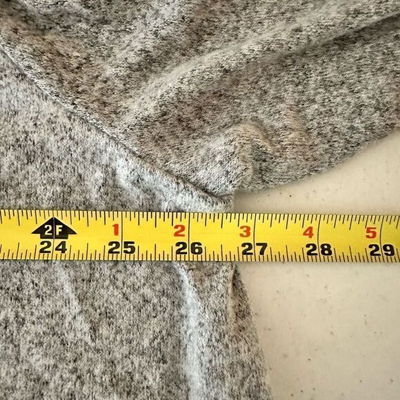 Green Envelope Grey sweater with open cage shoulder - Picture 5 of 8